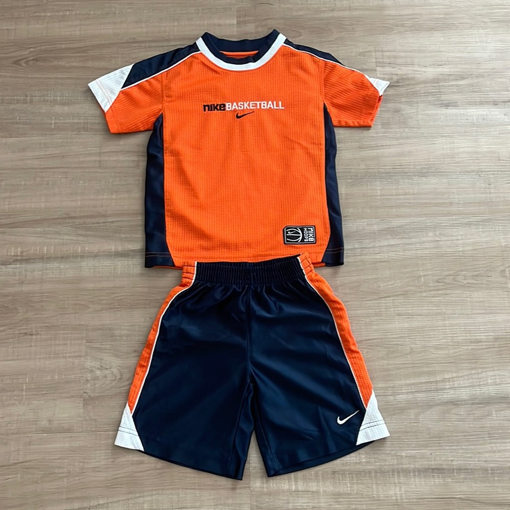 Nike basketball toddler T-shirt and shorts set. Size 4T. Great condition
